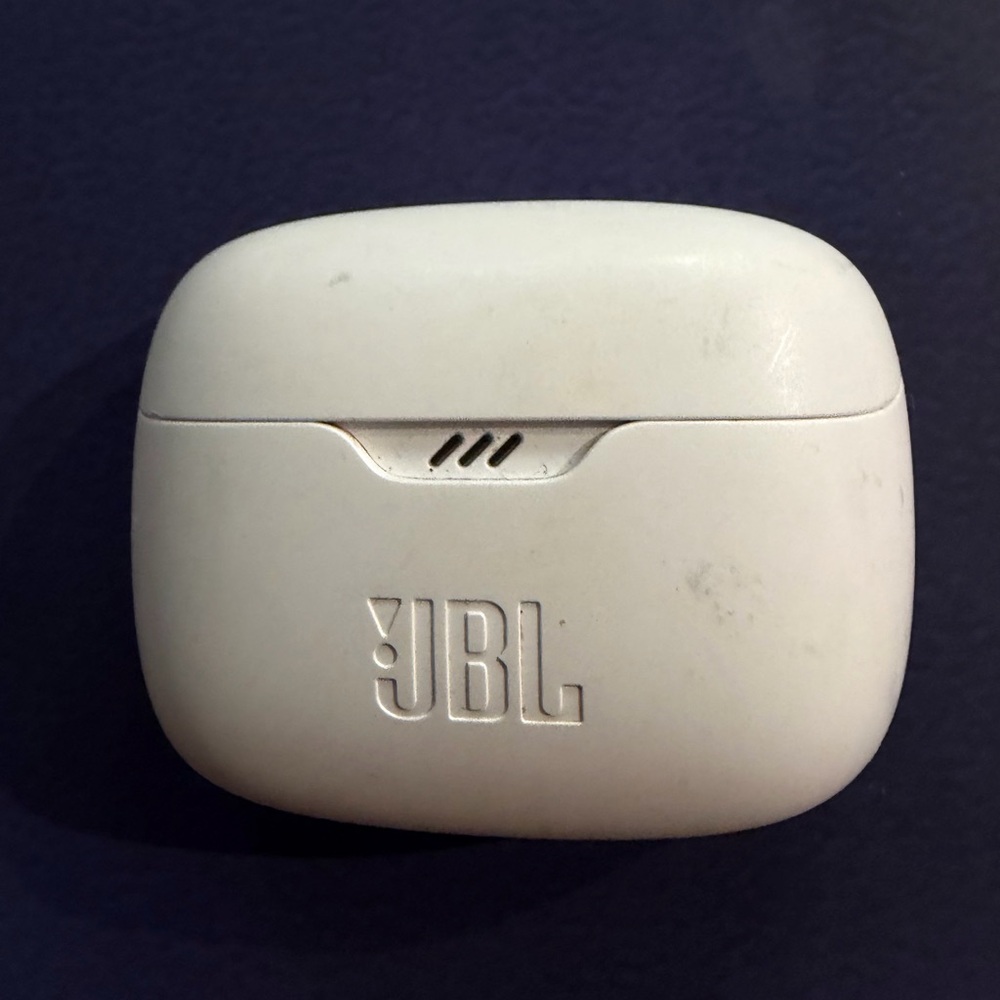 JBL White Earbuds Case
